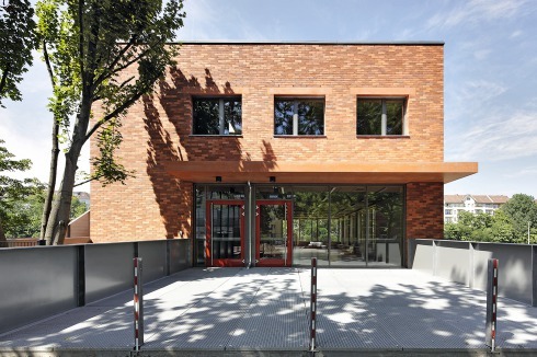 Für die Fassade der Schulerweiterung haben die Architekten die Sortierung unter www.ziegler-forum.de virtuell gemischt, bevor die Klinker auf die Baustelle kamen<br />