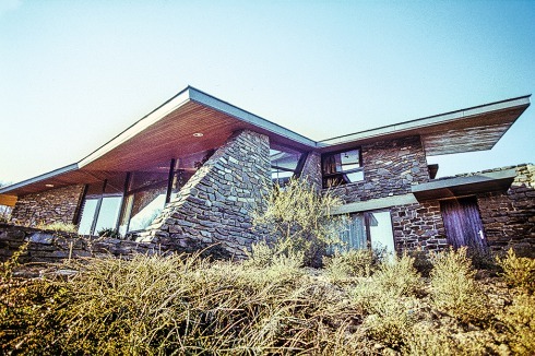 <span class="Bold">Oben: Haus Dr. Gilliar, <br />Nabburg, </span>unten: Haus Audry, Steinfort/Luxemburg <br />Fotos: <span class="Bold">A. Körner © bild­hübsche Fotografie (oben), <br /></span>M. Koch (unten)<br />