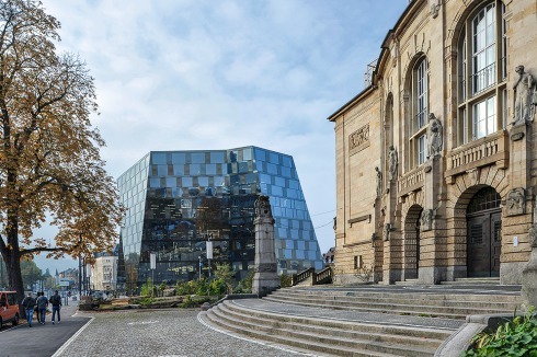 Blick von der Bertoldstraße im Norden, rechts das Stadttheater<br />