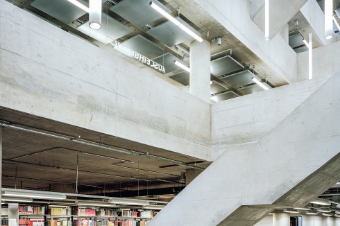 Atrium der Lesesäle, vom 1. Untergeschoss aus gesehen. <br />