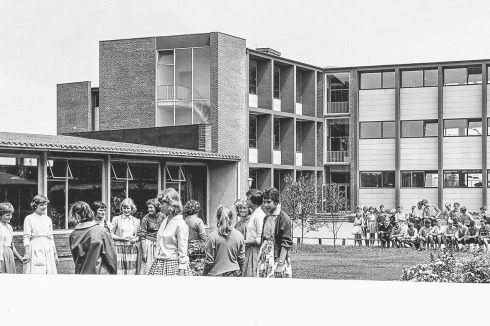 Der Montagebautyp Kreuzschule wurde bis 1962 insgesamt 57 Mal in Hamburg errichtet.<br />