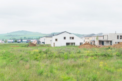 BAR steht in einer peripheren Stadtlandschaft, wie sie vergleichbar in Europa Hunderttausende Mal vorkommt<br />