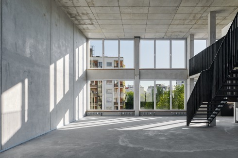Der doppelgeschossige Raum an der Brandwand zum Elsnerhaus ist bei Bedarf in zwei einzelne Geschosse teilbar<br />