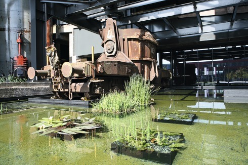Zahlreiche Wasserbassins ergänzen heute das Bild.<br />