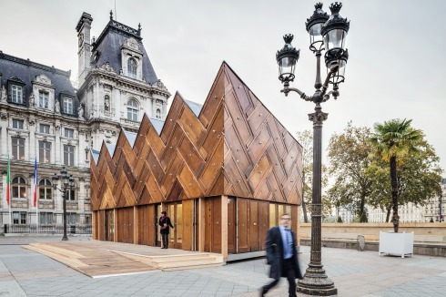 Alte Wohnungstüren, Straßenlaternen, Stühle vom Sperrmüll, zweitverwertete Mineralwolle und vieles derartige mehr dienten als Baumaterial<br />